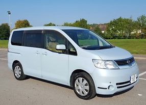 Nissan elgrand vs estima #1