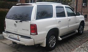 Cadillac Escalade white with premium package must see!! image 3
