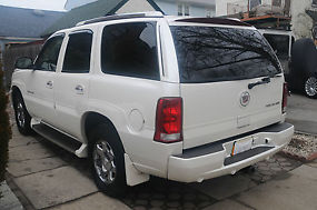 Cadillac Escalade white with premium package must see!! image 4