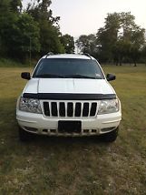 PAMPERED VERYWELL KEPT SNOW WHITE LOW MILEAGE 2002 GRAND CHEROKEE LIMITED