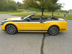 Better then new! A beautiful custom 2011 Mustang GT Convertible Premium