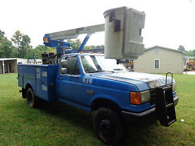 Ford F-Super Duty Custom (EFI) Truck with Boom & Bucket mounted on it image 2