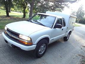 2003 Chevrolet S-10 Hot Box Food Delivery Truck 4X4 image 1