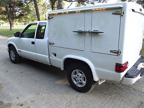 2003 Chevrolet S-10 Hot Box Food Delivery Truck 4X4 image 3
