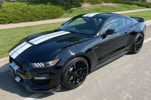 2019 Ford Mustang Coupe image 2