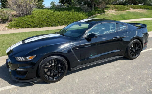 2019 Ford Mustang Coupe image 3