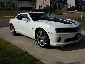 2SS WHITE CAMARO, EXCELLENT CONDITION, RS PACKAGE, LOW MILEAGE, MANUAL, image 4