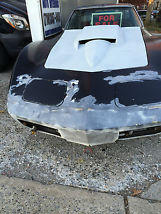 1976 CHEVROLET CORVETTE STINGRAY PROJECT CAR BLACK WITH ENGINE AND TRANSMISSION image 1
