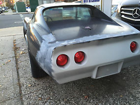 1976 CHEVROLET CORVETTE STINGRAY PROJECT CAR BLACK WITH ENGINE AND TRANSMISSION image 2