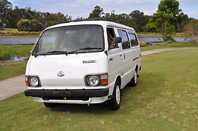 Toyota Hiace Van  image 1