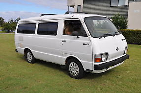 Toyota Hiace Van  image 2