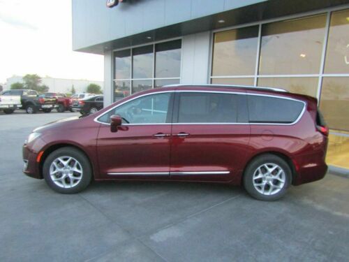 2019 Chrysler Pacifica, Velvet Red Pearlcoat with 19104 Miles available now! image 3