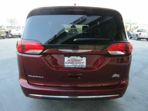 2019 Chrysler Pacifica, Velvet Red Pearlcoat with 19104 Miles available now! image 5