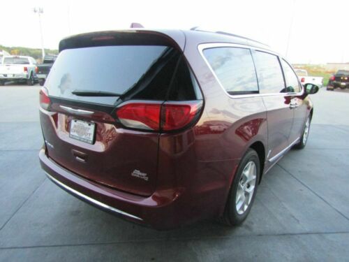 2019 Chrysler Pacifica, Velvet Red Pearlcoat with 19104 Miles available now! image 6