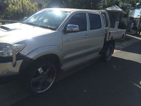 TOYOTA HILUX SR5 4WD 3.0 DIESEL TWIN CAB UTE image 1