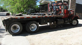 Oilfield Winch Truck 81 Autocar Tandem Axle Bed Truck with Gin Poles image 2
