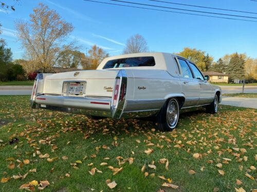 Beautiful 1991 Cadillac Brougham D Elegance 5.7L Gold Package! image 7