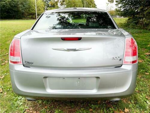 2013 Chrysler 300 S LUXURY PREMIUM SEDAN ! JUST SERVICED! ONLY ONE OWNER! image 4