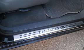 2005 Dodge Dakota SLT Crew Cab Pickup 4-Door 4.7L image 7