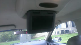 2004 L-300 Saturn Steel blue. Excellent condition sedan/ dvd player for movies image 3