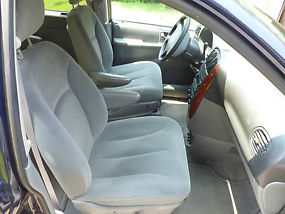 2006 Chrysler Town & Country Minivan LOW MILES - Clean Title image 4