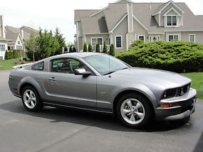2007 Ford Mustang Premium Coupe - Under 10,000 miles - Very Good Condition