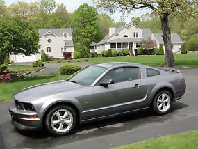 2007 Ford Mustang Premium Coupe - Under 10,000 miles - Very Good Condition image 2