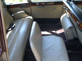 Daimler 1976 DS 420 7 seater Limousine with Rolls Royce colour scheme Jaguar 4.2 image 5