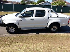 2011 Toyota Hilux 3.0L Four Wheel Drive Automatic Turbo Diesel image 1