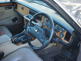 Daimler Double Six (1987) 4D Sedan Automatic (5.3L - Electronic F/INJ)  image 4