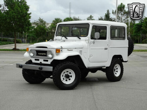 White 1978 Toyota Land Cruiser4.2 Lit 4 speed/ manual Available Now! image 2