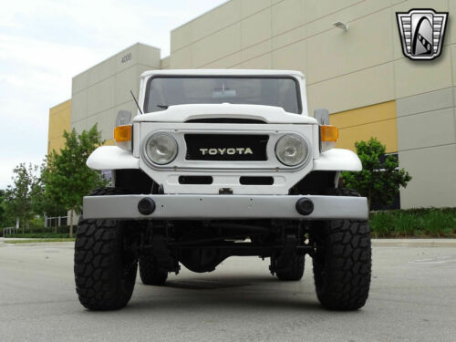 White 1978 Toyota Land Cruiser4.2 Lit 4 speed/ manual Available Now! image 4