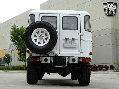 White 1978 Toyota Land Cruiser4.2 Lit 4 speed/ manual Available Now! image 6