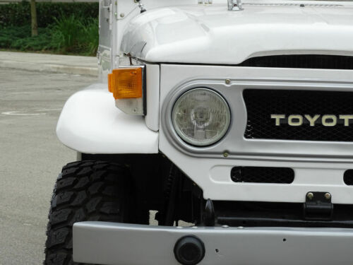 White 1978 Toyota Land Cruiser4.2 Lit 4 speed/ manual Available Now! image 8