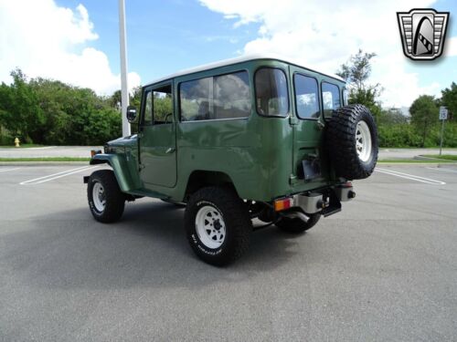 Green and White1972 Toyota FJ404.2 Lit, 6CYL 3 Speed Manual Available Now! image 2