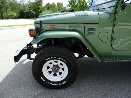 Green and White1972 Toyota FJ404.2 Lit, 6CYL 3 Speed Manual Available Now! image 7