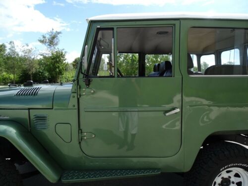 Green and White1972 Toyota FJ404.2 Lit, 6CYL 3 Speed Manual Available Now! image 8