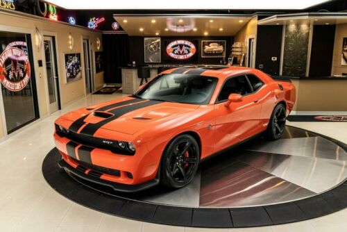 Hellcat! 6k Miles, Supercharged 6.2L HEMI V8 (707hp) 8-Speed Auto, Clean History image 4
