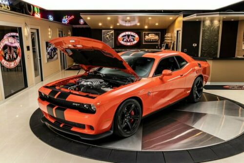 Hellcat! 6k Miles, Supercharged 6.2L HEMI V8 (707hp) 8-Speed Auto, Clean History image 5