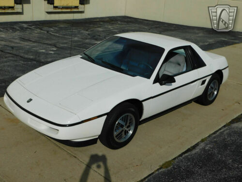 White 1988 Pontiac Fiero2.5L I4F 5 speed manual Available Now! image 4