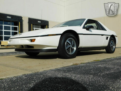 White 1988 Pontiac Fiero2.5L I4F 5 speed manual Available Now! image 5