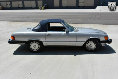 Silver 1986 Mercedes-Benz 560SL5.6L V8 Automatic Available Now! image 4