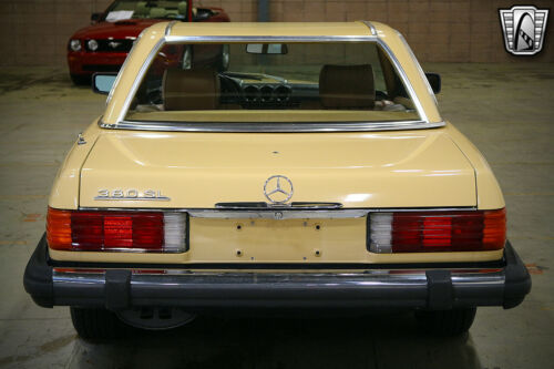 SUN YELLOW 1982 Mercedes-Benz 380SL 3.8 V8 Convertible 3.8 Liter V8 Automatic Av image 7