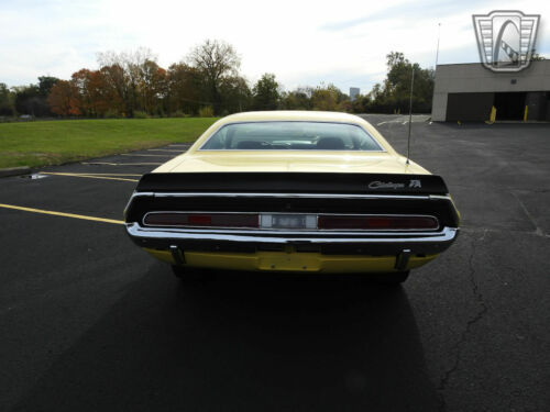 Yellow 1970 Dodge ChallengerT/A 340V8 4 Speed Manual Available Now! image 4