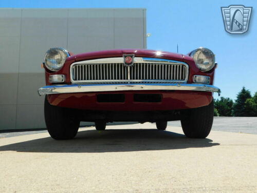 Burgundy1976 MG MGB4 cylinder 4 speed manual Available Now! image 3