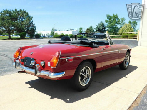 Burgundy1976 MG MGB4 cylinder 4 speed manual Available Now! image 8