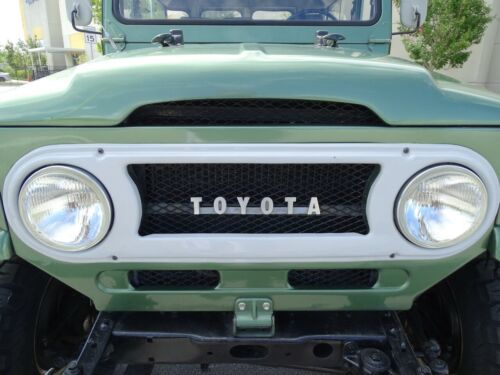 Green and White1972 Toyota FJ404.2 Lit, 6CYL 3 Speed Manual Available Now! image 4