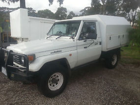 Toyota Landcruiser (4x4) (1994) Cab Chassis 5 SP Manual 4x4 (4.2L - Diesel) image 1
