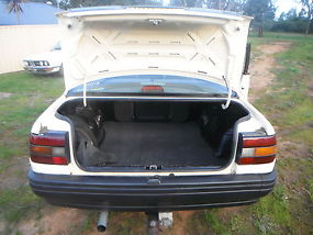 Holden Commodore Executive (1990) 4D Sedan 4 SP Automatic (3.8L - Electronic... image 4