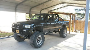 4x4 89 Toyota tacoma extended cab with 35 inch thorn birds, lifted w/ chevy 350